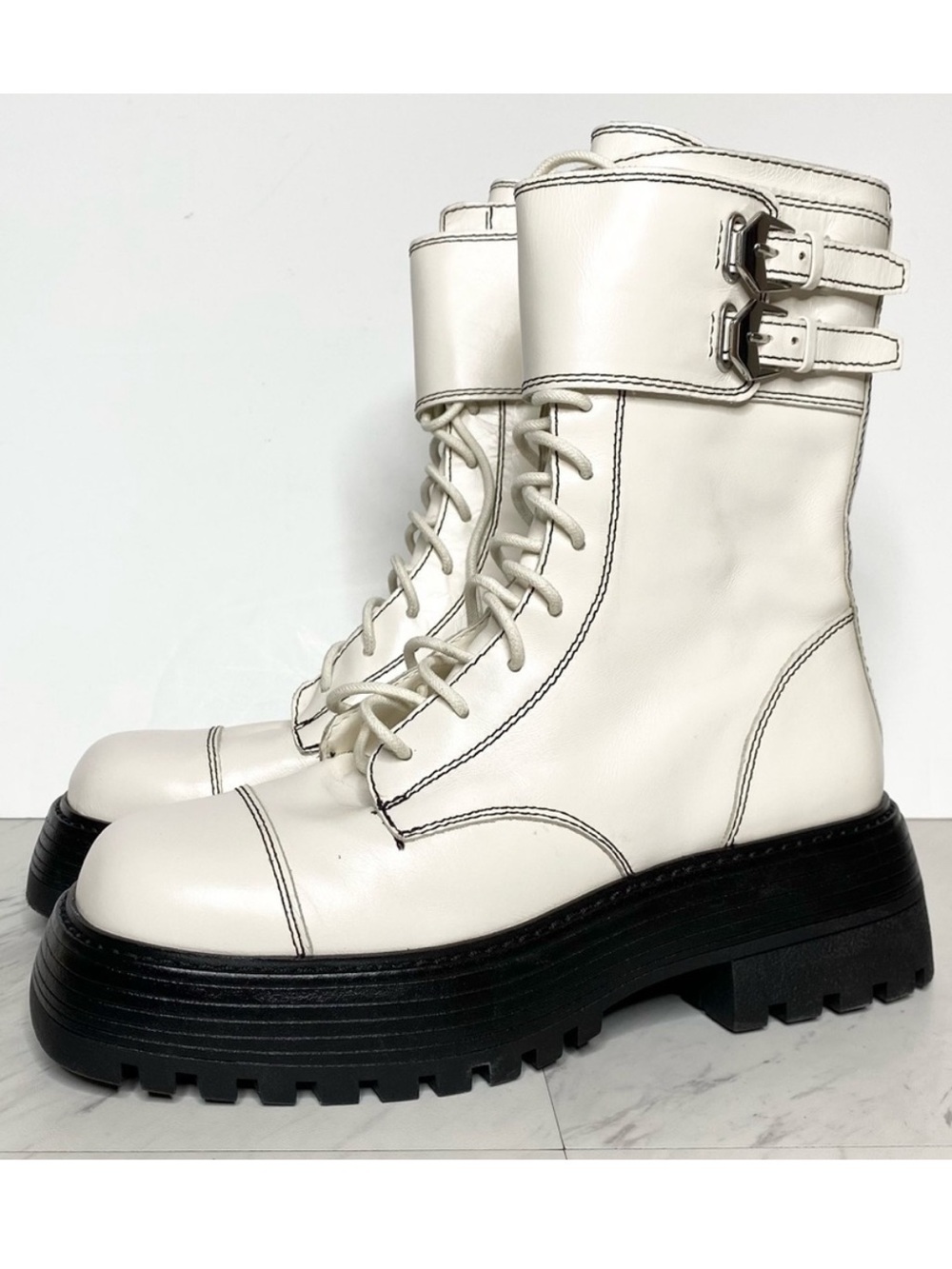 Vince Camuto Monchia White Lace Up Lug Sole Boot 8 1/2 M